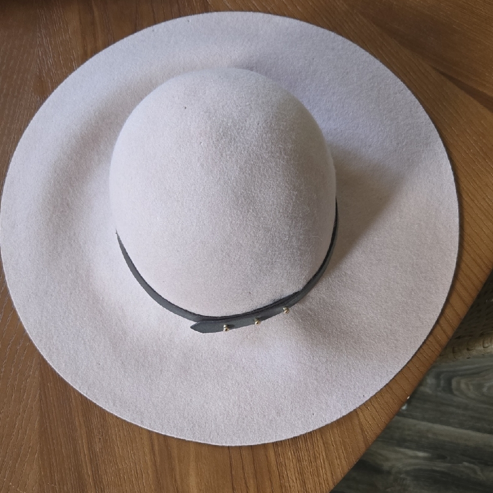 Elegant Cream Wide-Brim Hat